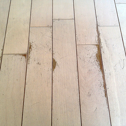 フローリングの擦りキズ