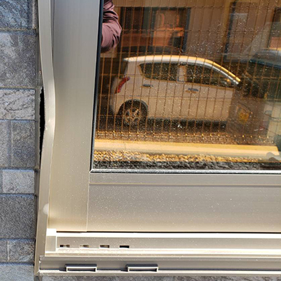 サッシ枠の歪み